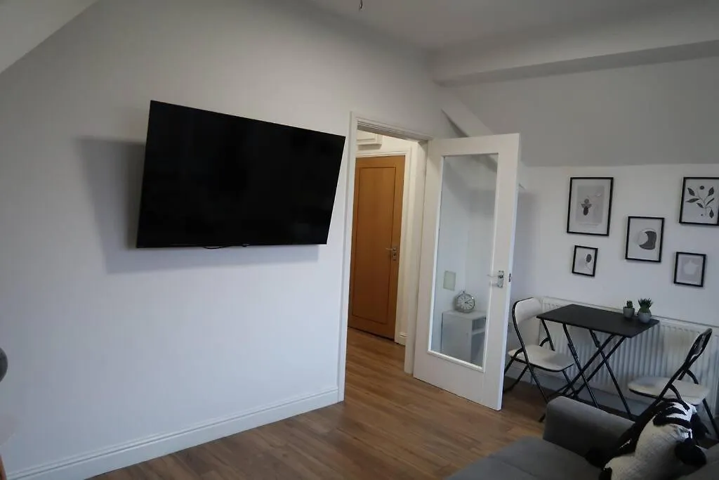 Two-Bedroom Apartment With Scenic Balcony View Shipley   Shipley (West Yorkshire)