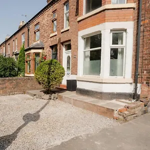 Well Located 3 Bedroom In With Parking , Chester United Kingdom